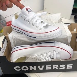 White Converse All Star. Men’s 7, Women’s 9